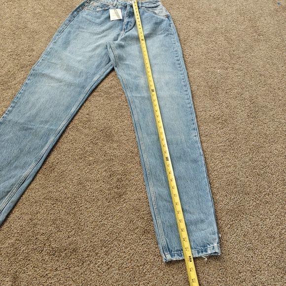 ASOS DESIGN High Waisted Mom Jeans Light Wash Cotton Denim Size 28T - Picture 5 of 12